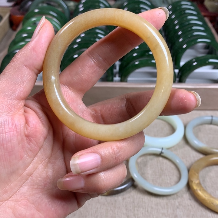 飞***翔和田玉（糖玉）未镶嵌手镯