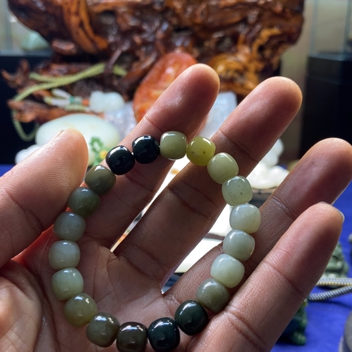 罗***爸和田玉未镶嵌把件