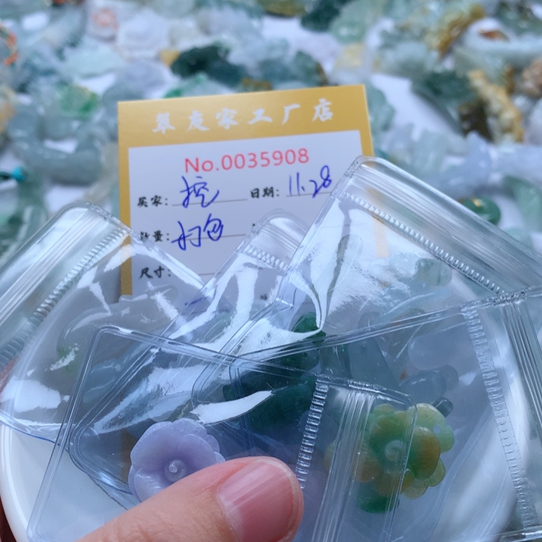 挖***挖翡翠未镶嵌颈饰111