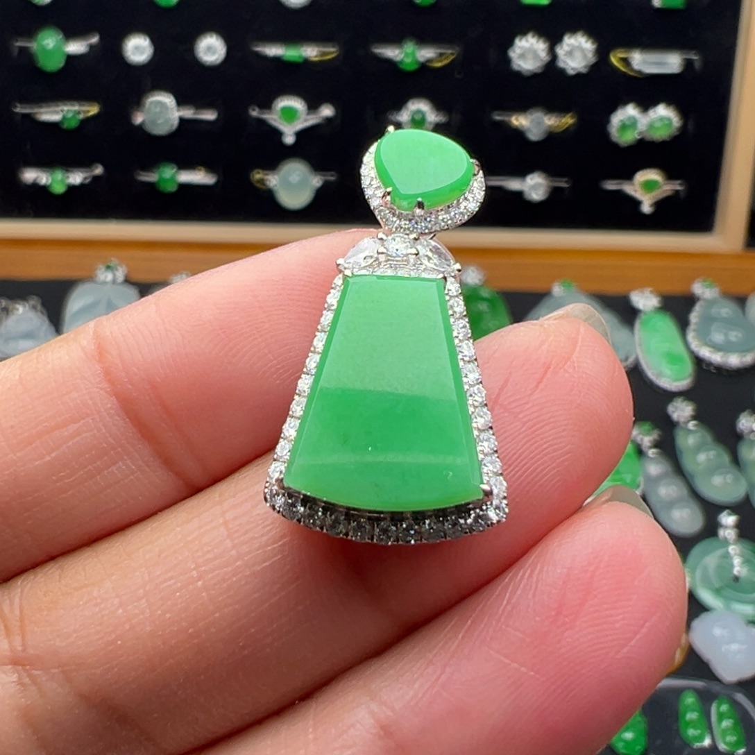 翡翠18K金镶嵌颈饰牌