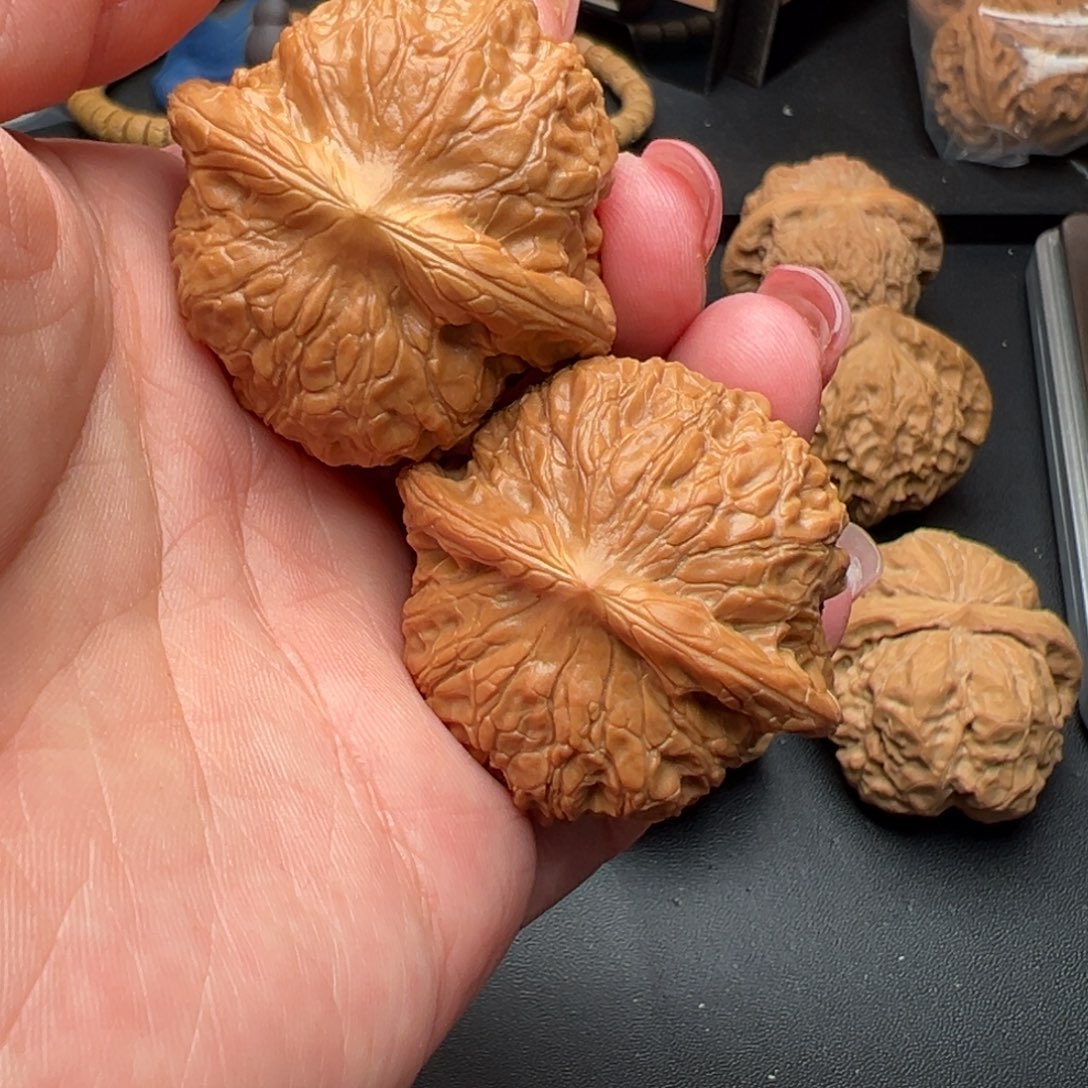 文玩核桃吊坠打****面血麒麟40 