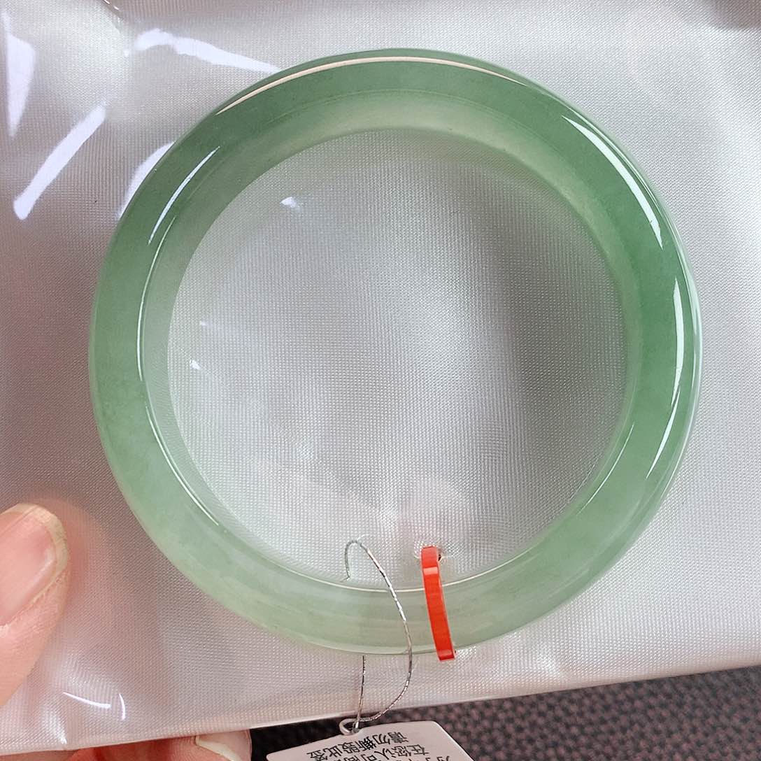 翡翠手镯未镶嵌55圈