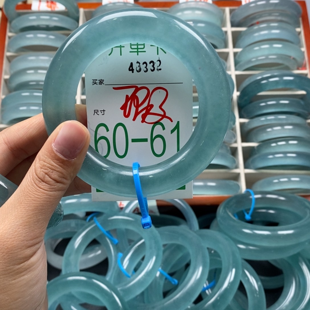 ꧁***꧂石英质玉未镶嵌手镯