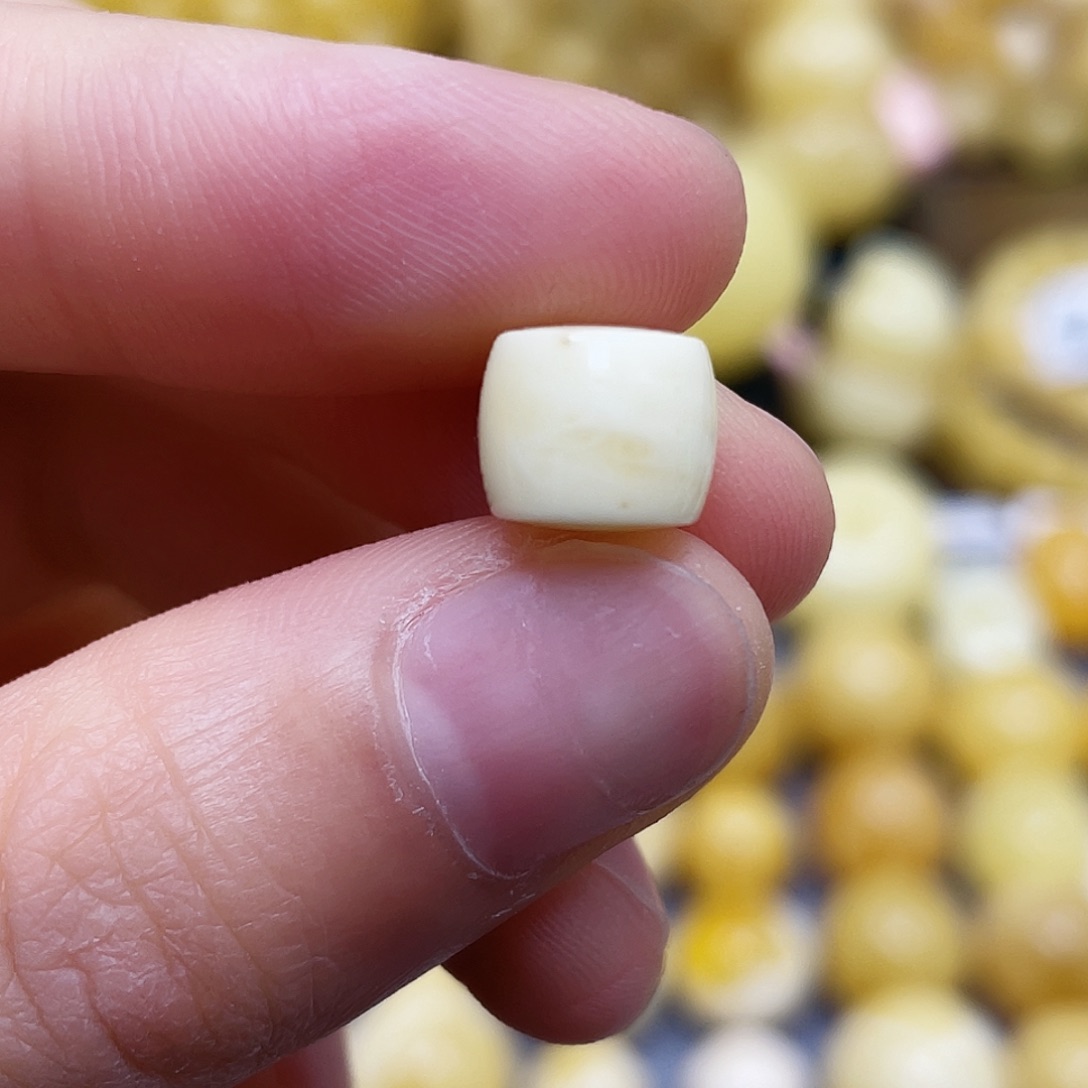 蜜蜡未镶嵌裸石9.0*7.5mm