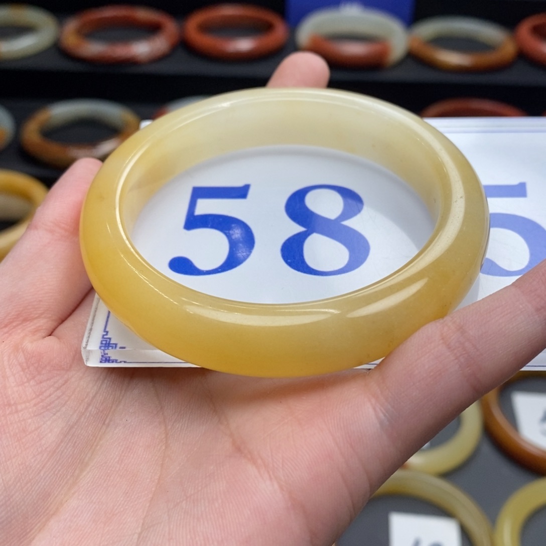 石英质玉（黄龙玉）手镯未镶嵌