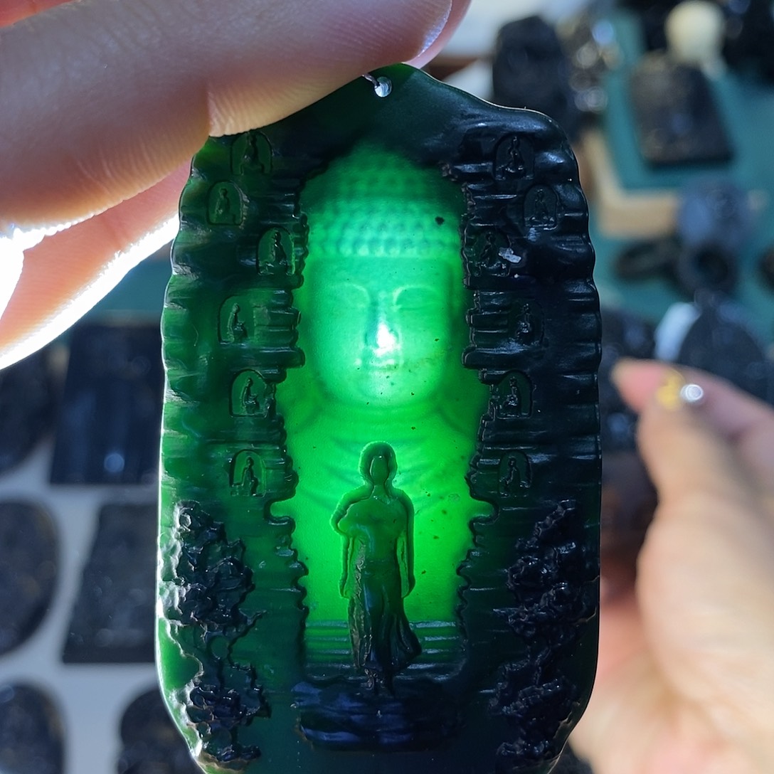 蛇纹石玉颈饰未镶嵌