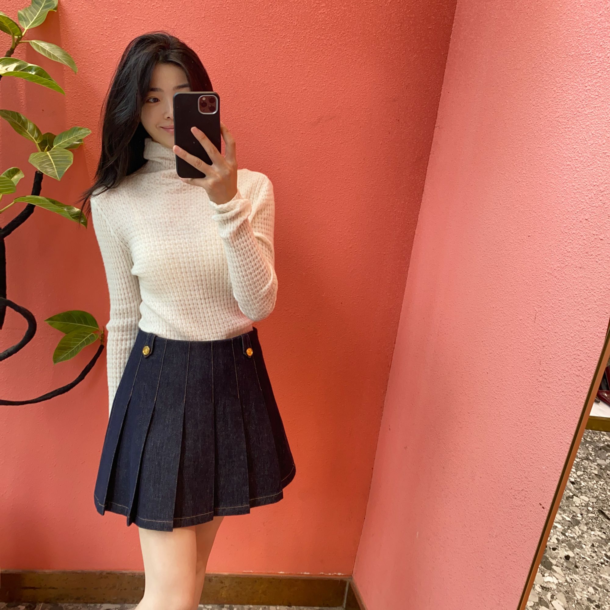 (默茗服装)小方格暖白针织衫
