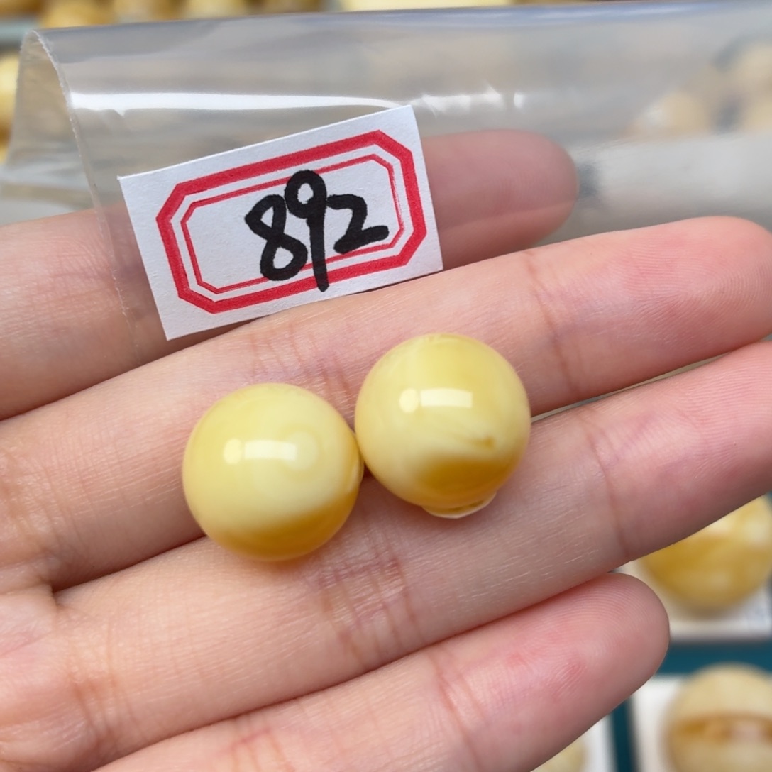 未镶嵌蜜蜡裸石伊*蜜蜡