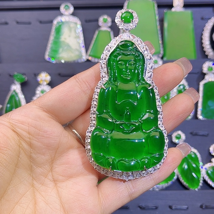 翡翠颈饰未镶嵌淏**舶观音