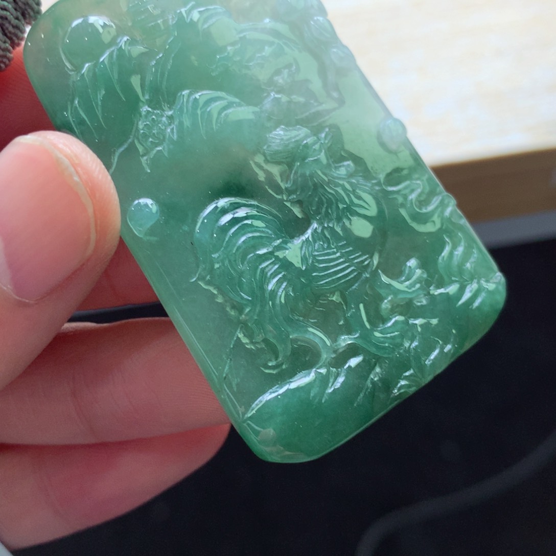 翡翠颈饰未镶嵌吊坠