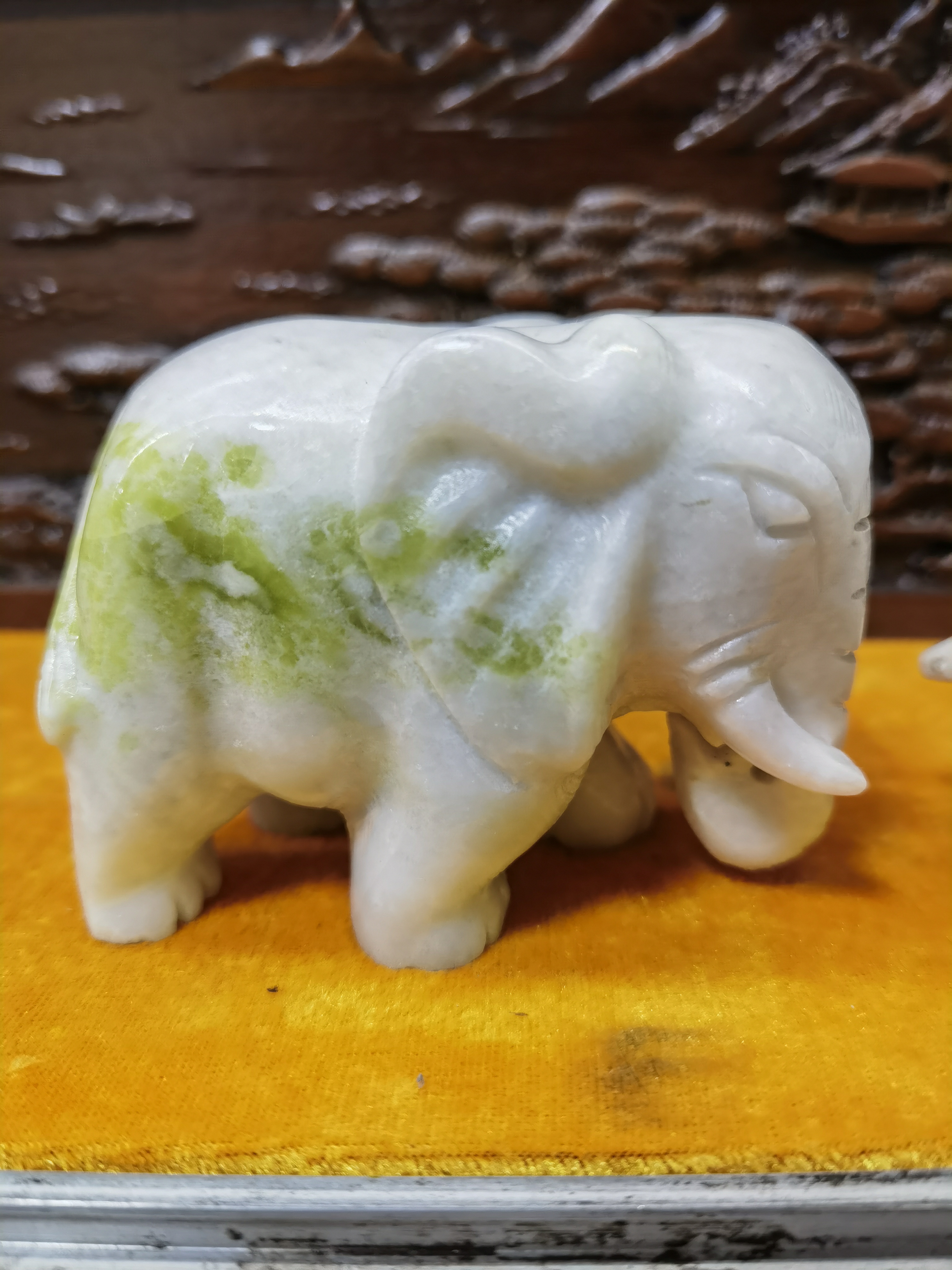 手工雕刻招财家居装饰