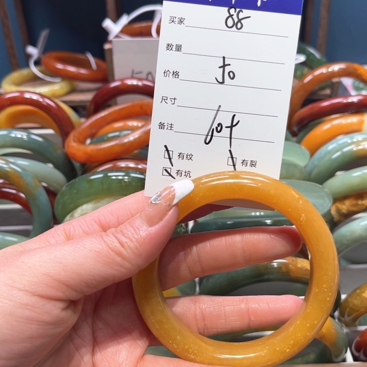 蛇纹石玉手镯未镶嵌何*