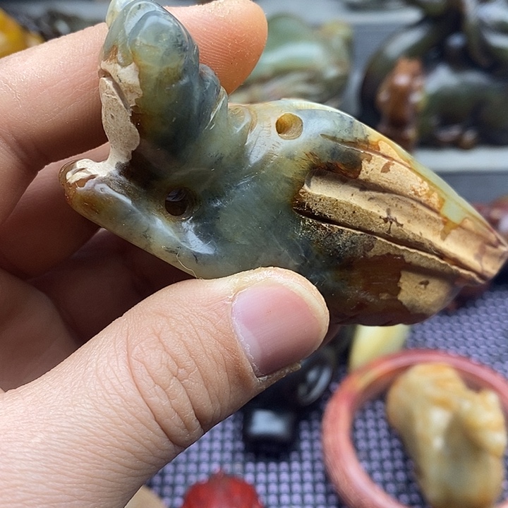 未镶嵌蛇纹石玉颈饰