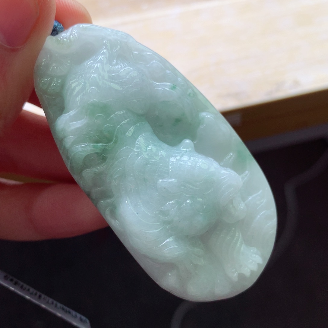 翡翠颈饰未镶嵌吊坠