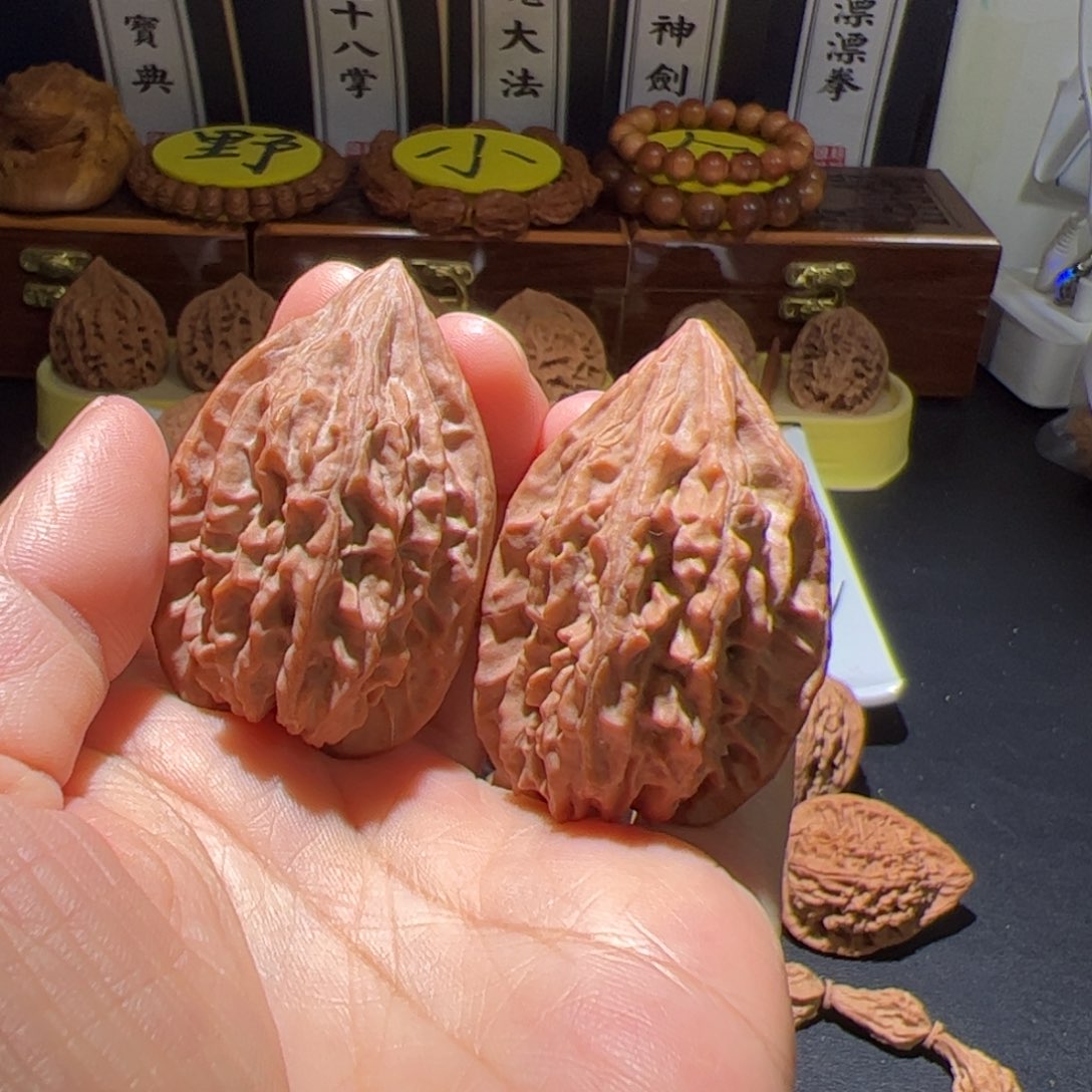 把件文玩核桃秦岭野生鸡心，战天