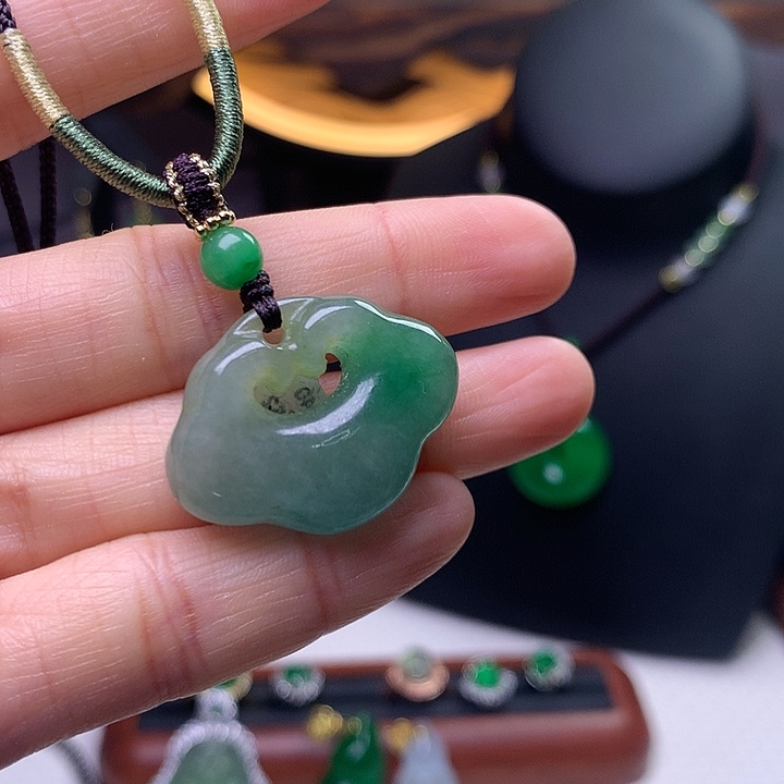 翡翠项链未镶嵌吊坠