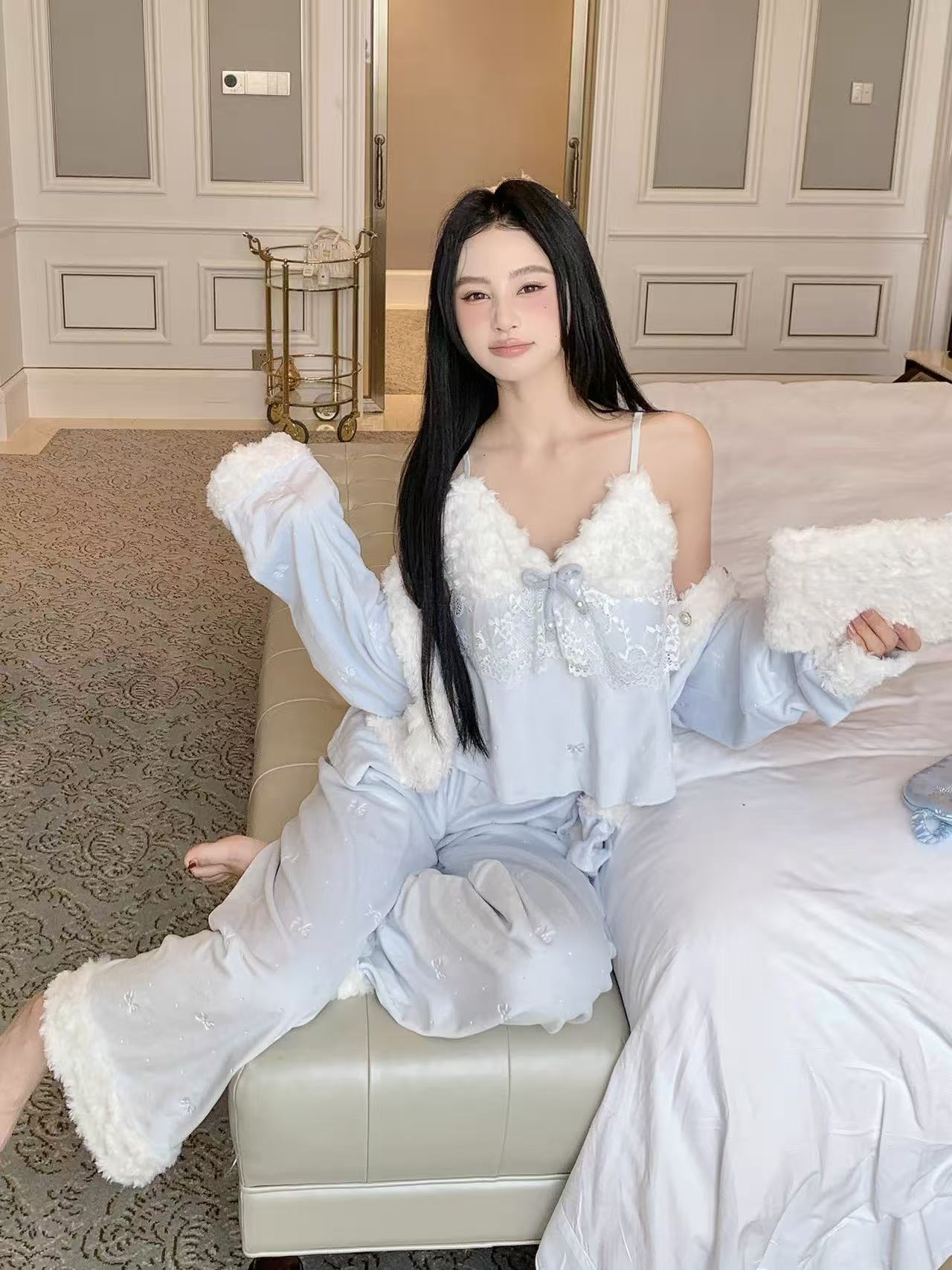 【现货】蓝色蝴蝶海岛绒睡衣女冬款简约舒适长袖设计师款时尚套装