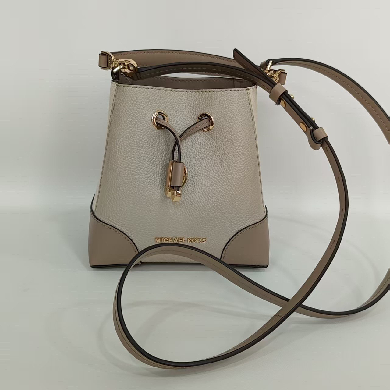 95新 MICHAEL KORS/迈克高仕 捐金沉珠/水桶包单肩