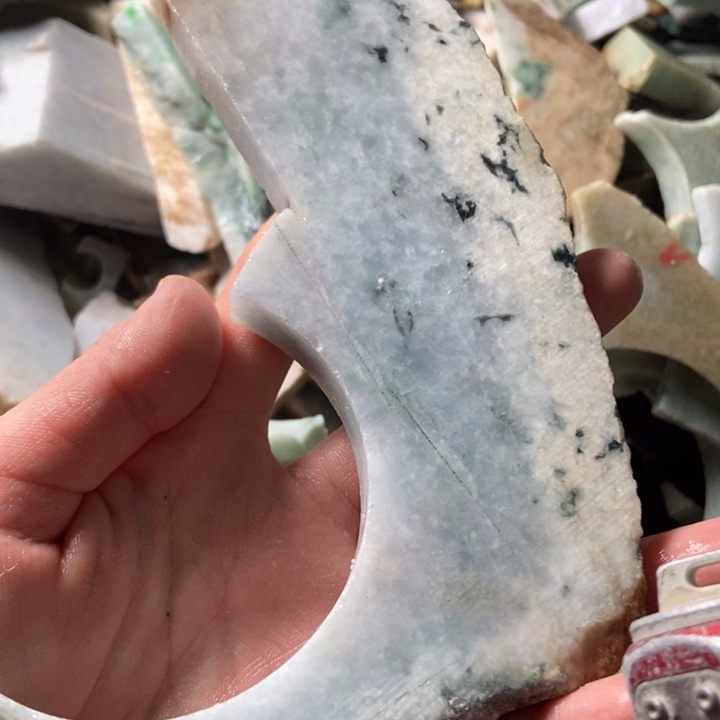 翡翠颈饰未镶嵌天然翡翠 