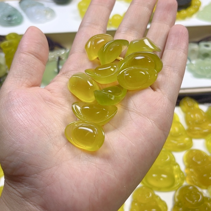 ****宝蛇纹石玉未镶嵌颈饰