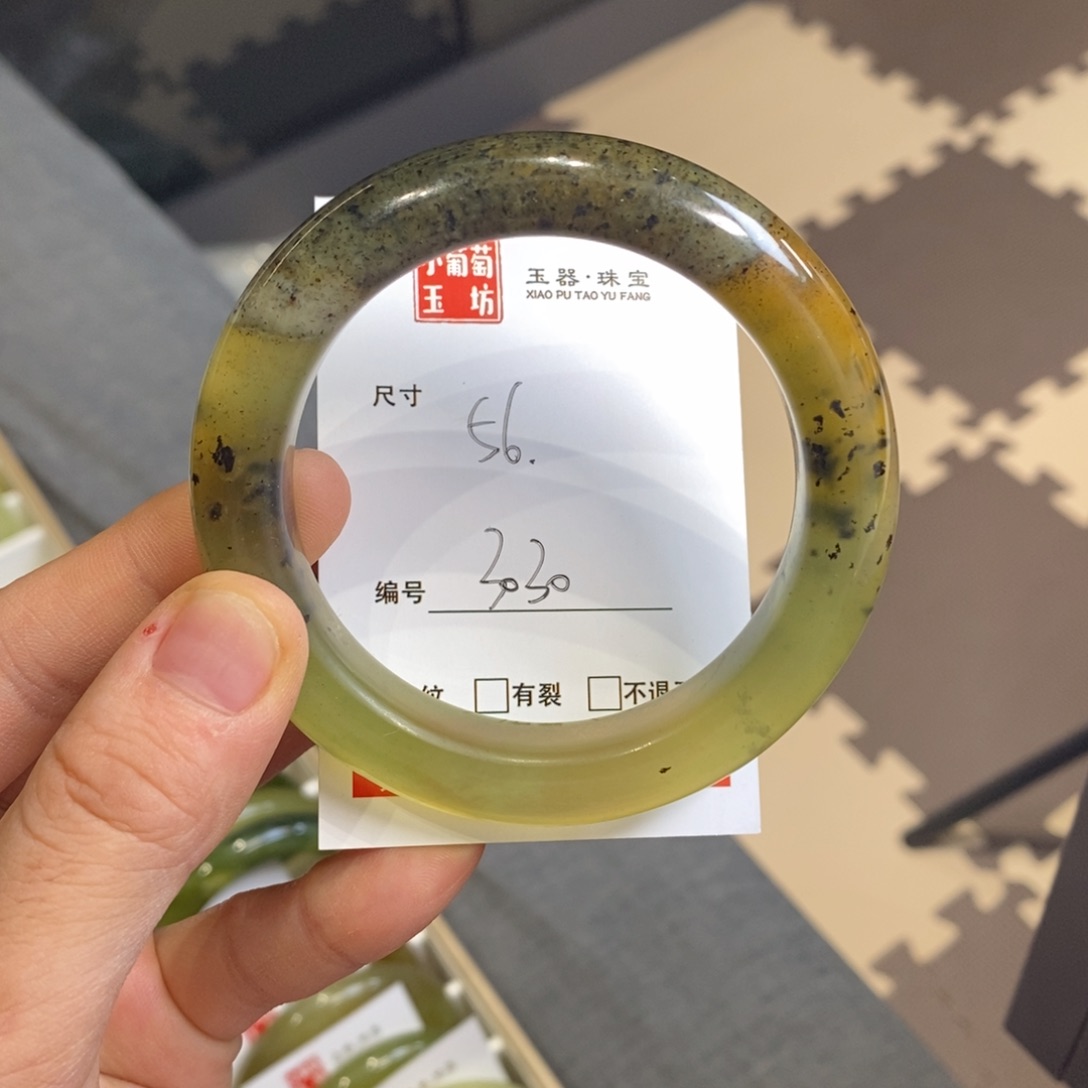 蛇纹石玉手镯未镶嵌