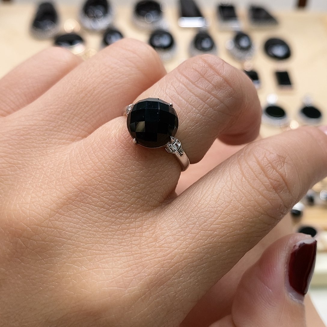 翡翠戒指18K金镶嵌墨翠