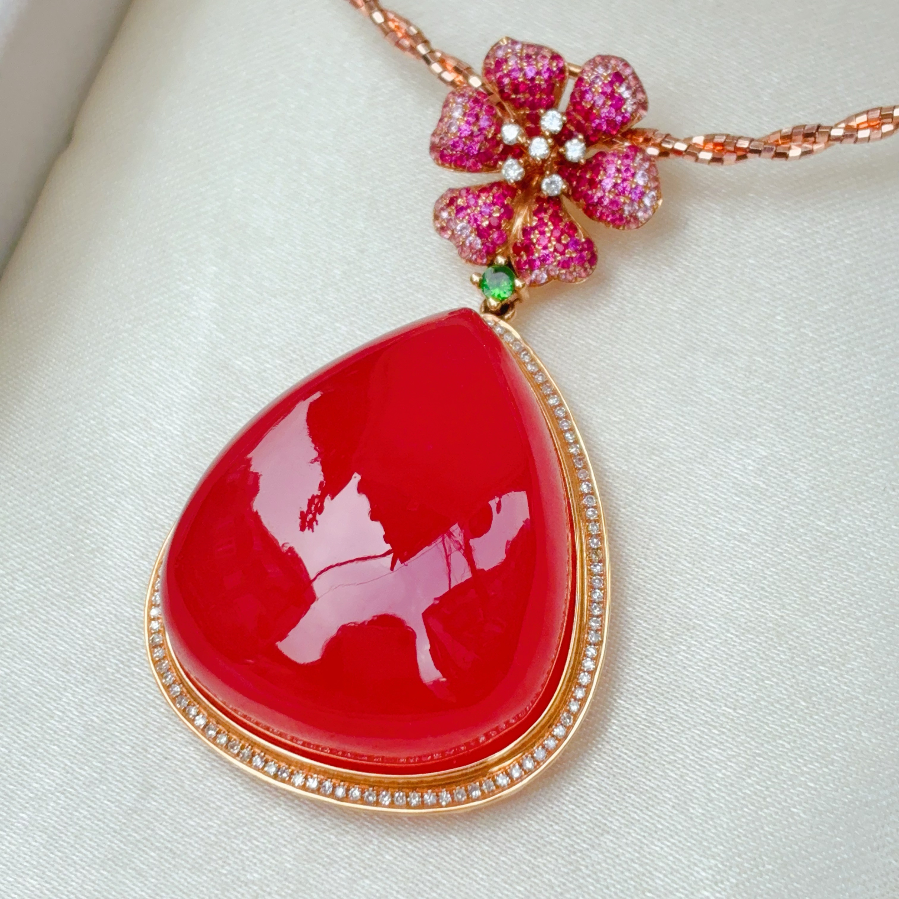 天然红纹石吊坠阿根廷国石18K金镶嵌大个头水滴山茶花设计高冰