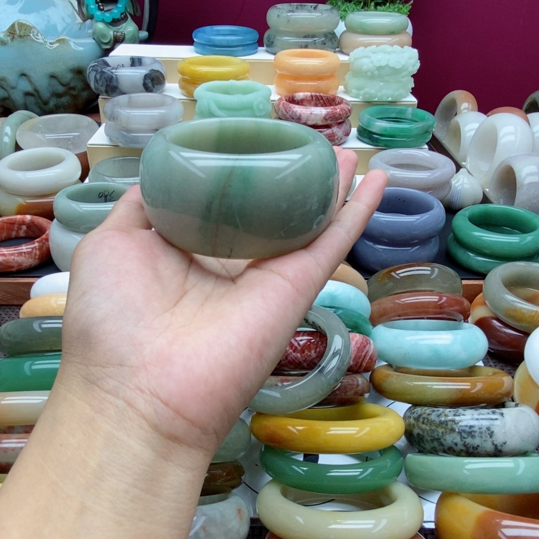 石英质玉（佘太翠）手镯未镶嵌涵**咪