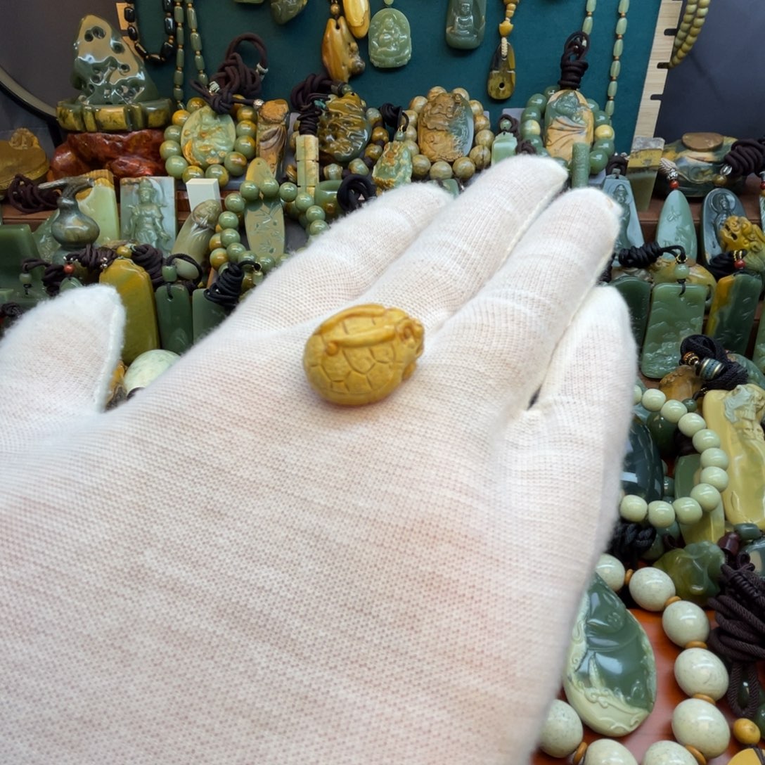 岫岩老玉（透闪石质玉）未镶嵌颈饰