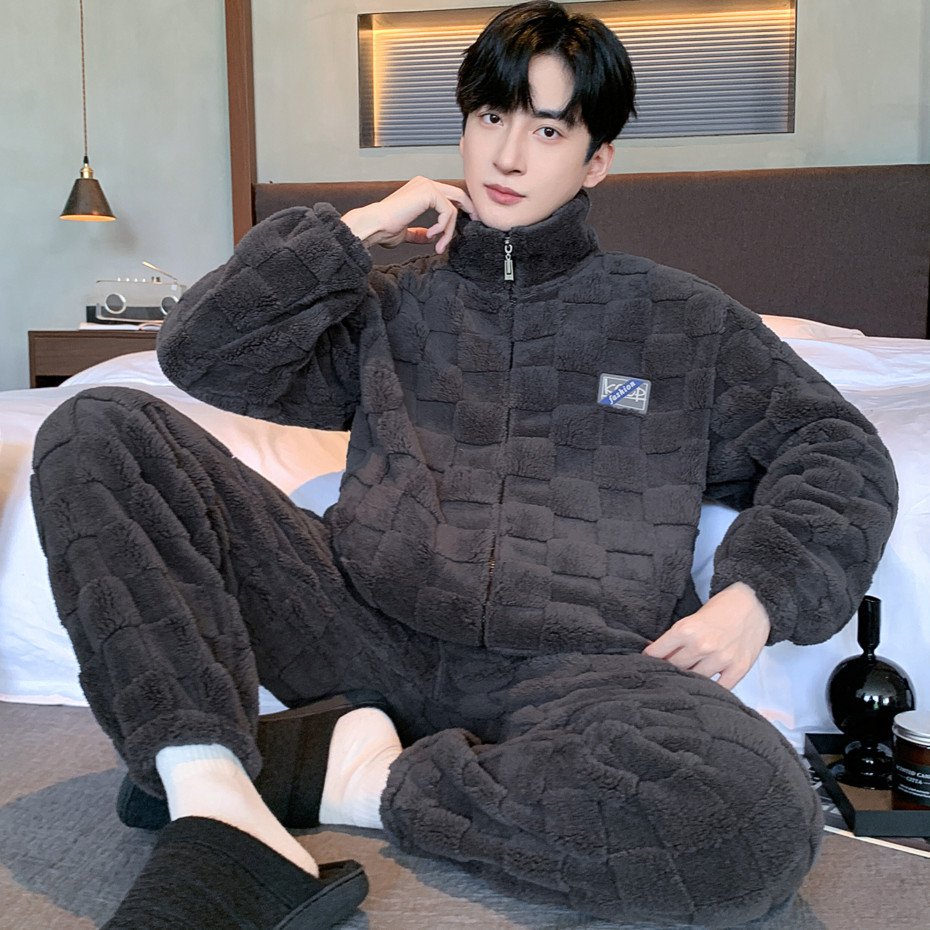 宽松法兰绒家居服套装加厚加绒保暖珊瑚绒睡衣男士秋冬季长袖大码