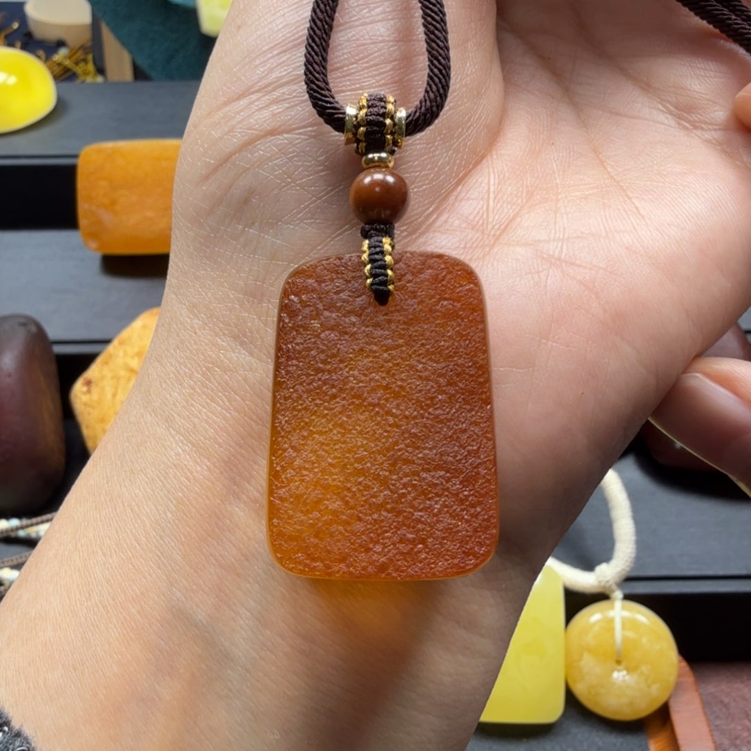 琥珀吊坠(赠链)未镶嵌