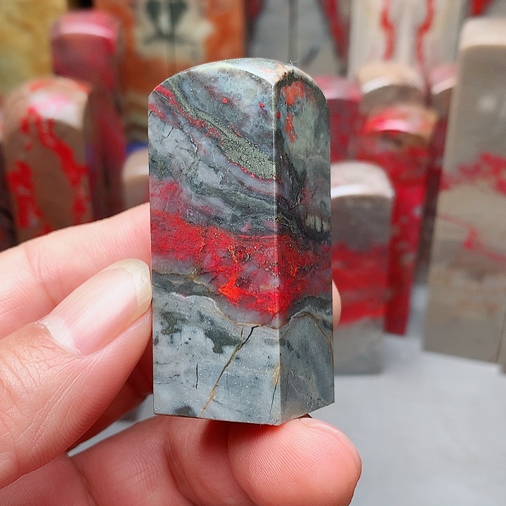 昌化石昌化鸡血石