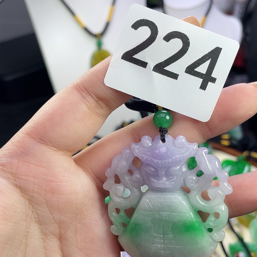 翡翠未镶嵌吊坠(赠链)