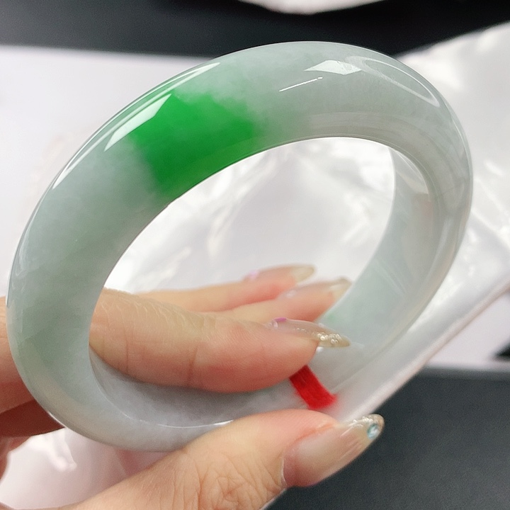 未镶嵌手镯翡翠，831