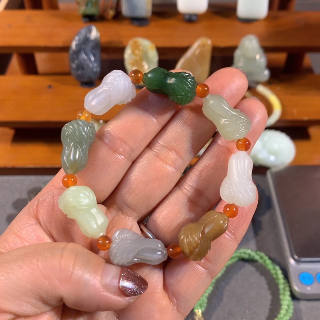 和田玉（糖玉）颈饰未镶嵌哼*啥