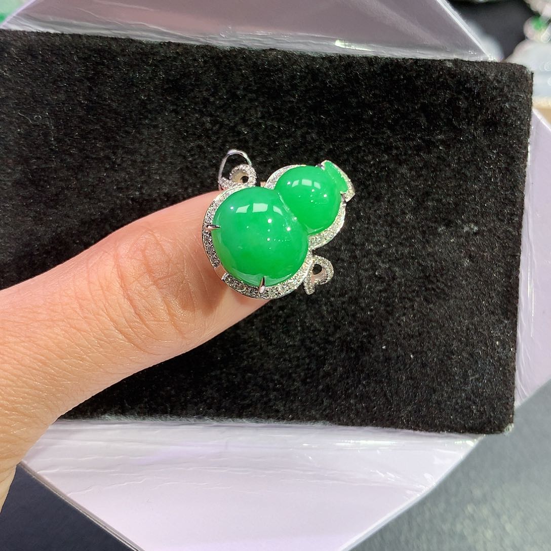 翡翠戒指18K金镶嵌戒指