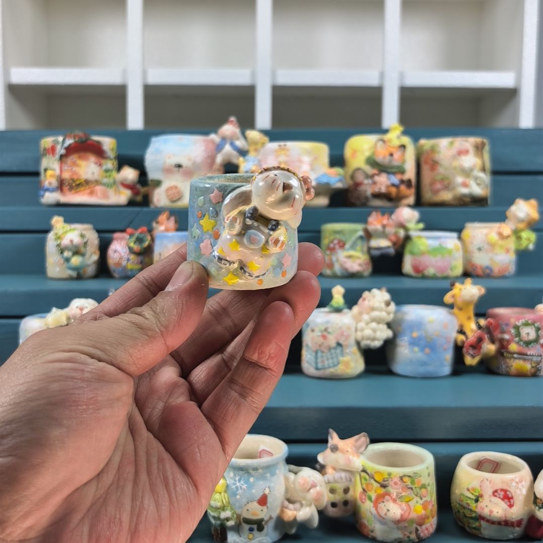 狐***恼蓝色背带裤小兔 手绘多肉花盆