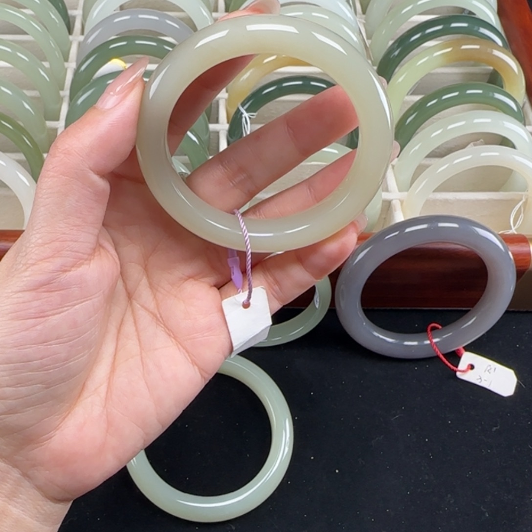 和田玉未镶嵌手镯