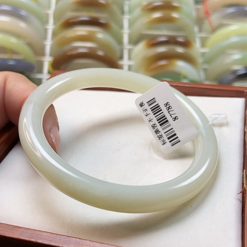 【闪购商品】和田玉手镯未镶嵌