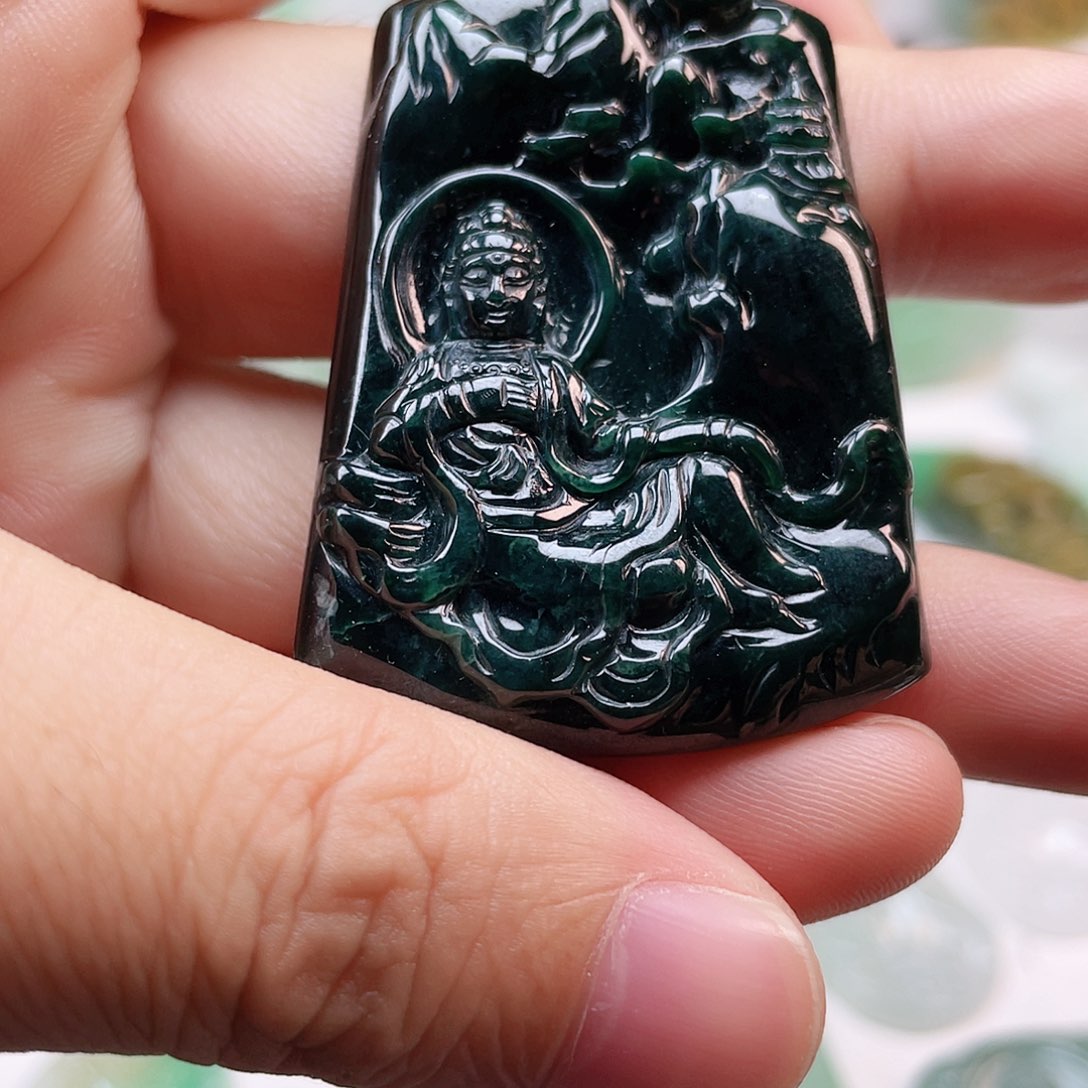 翡翠颈饰未镶嵌观音