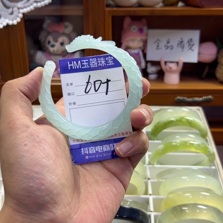 陳***。蛇纹石玉未镶嵌手镯142