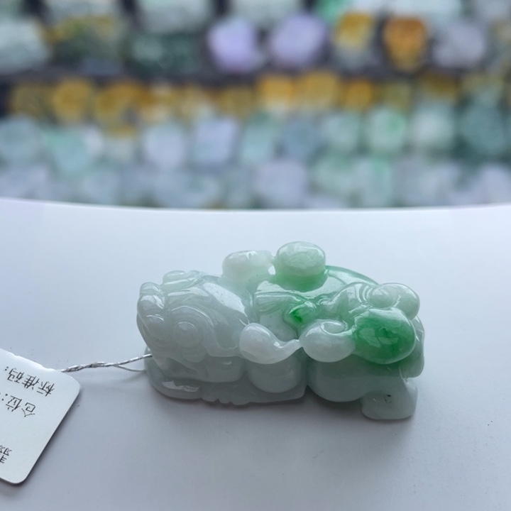 翡翠颈饰未镶嵌貔貅