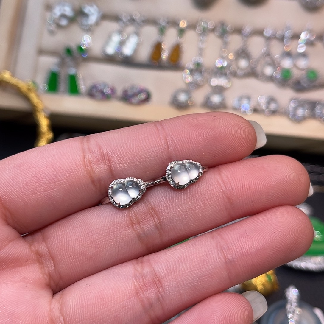 翡翠18K金镶嵌耳饰葫芦