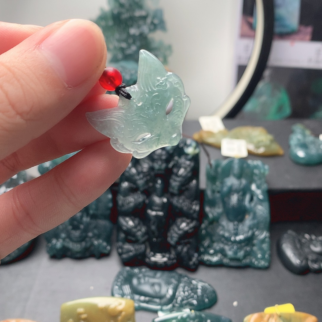 翡翠未镶嵌颈饰无