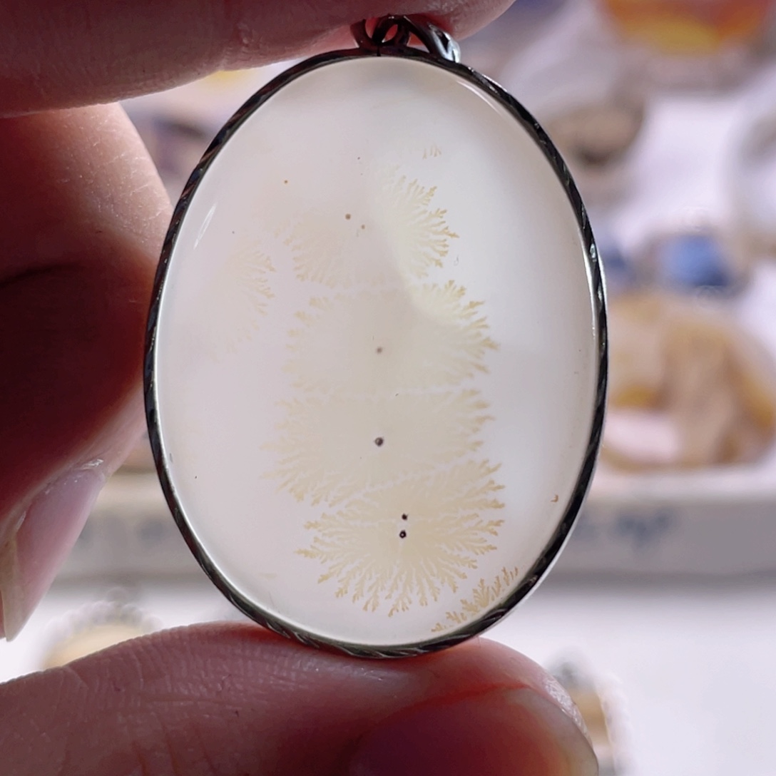 玛瑙/玉髓未镶嵌珠宝奇石