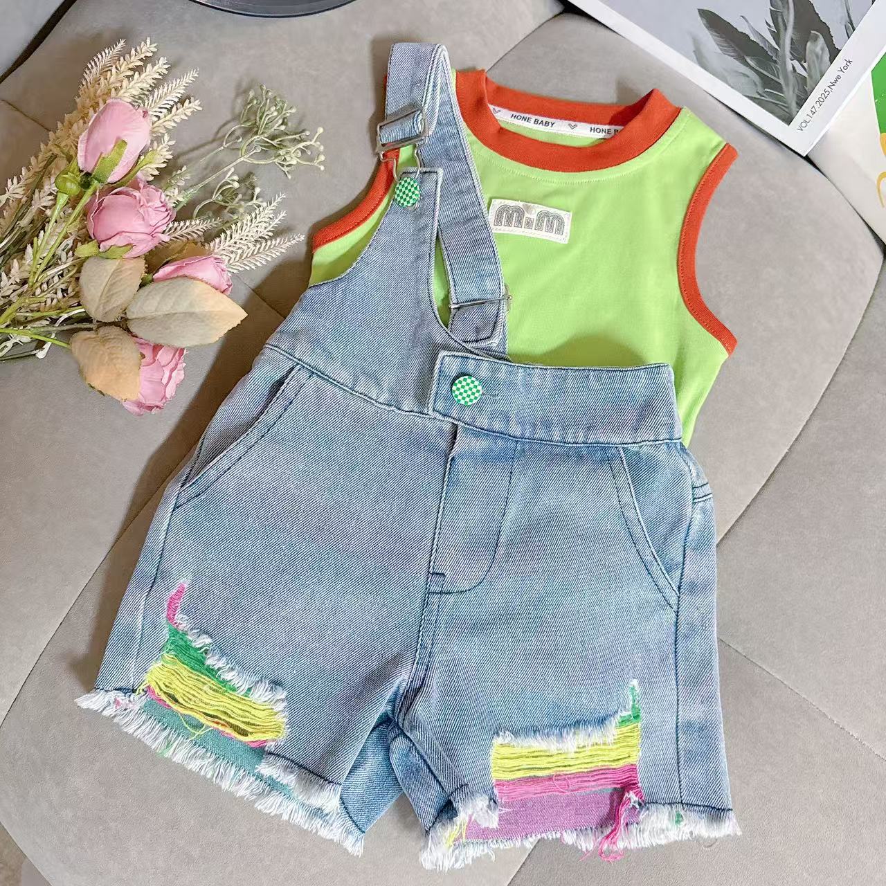 女童夏季斜肩牛仔吊带裤2025新款女宝洋彩牛仔吊带牛仔吊带裤