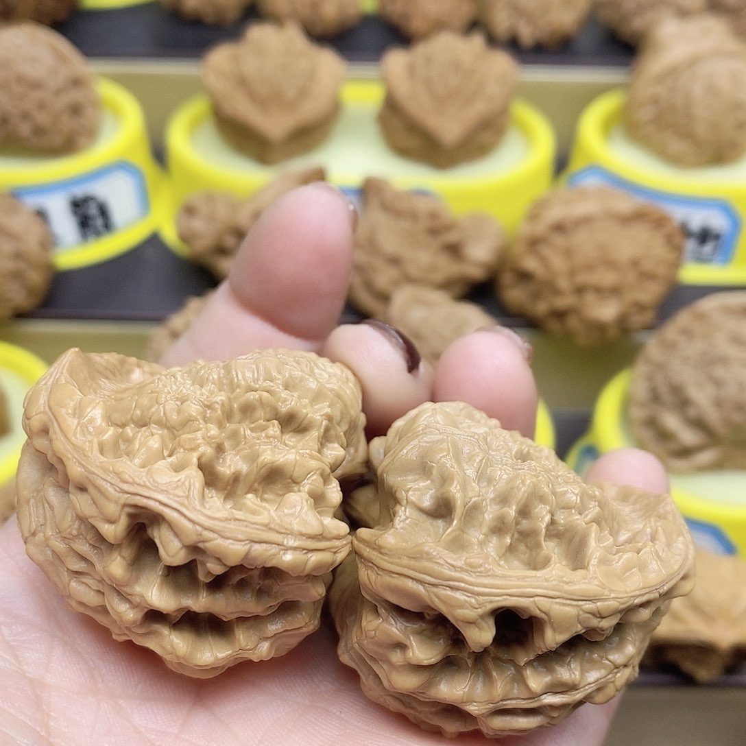 文玩核桃吊坠蛇王50