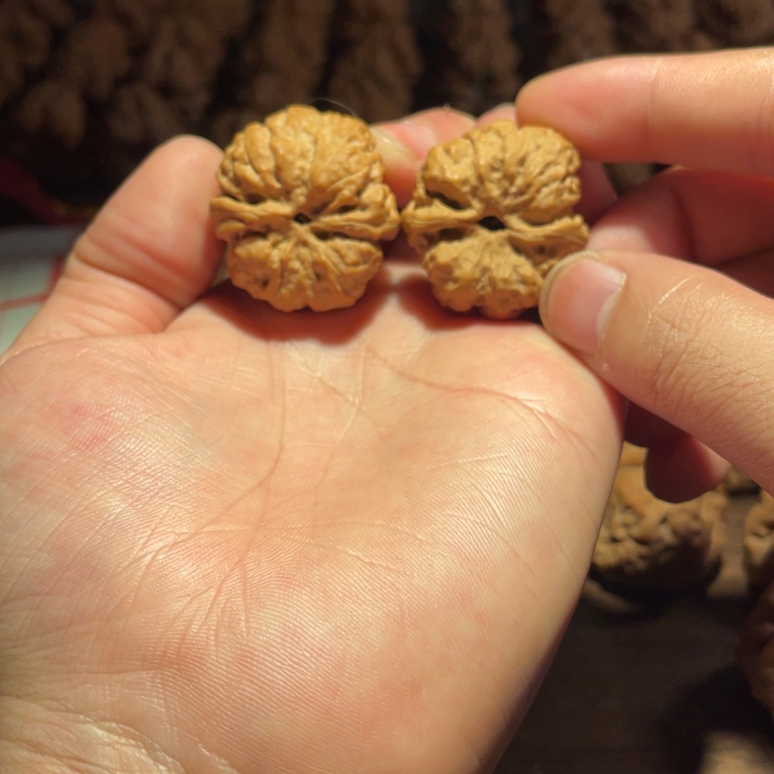 鱼***余吊坠文玩核桃蛤蟆的眼睛是真的好看啊我的