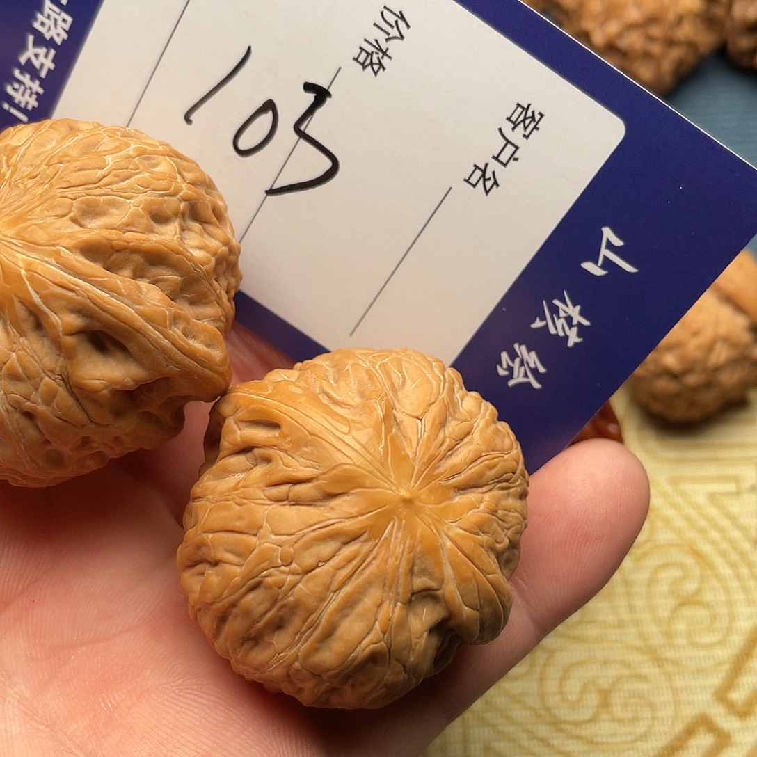 爱***洁文玩核桃闪电购103