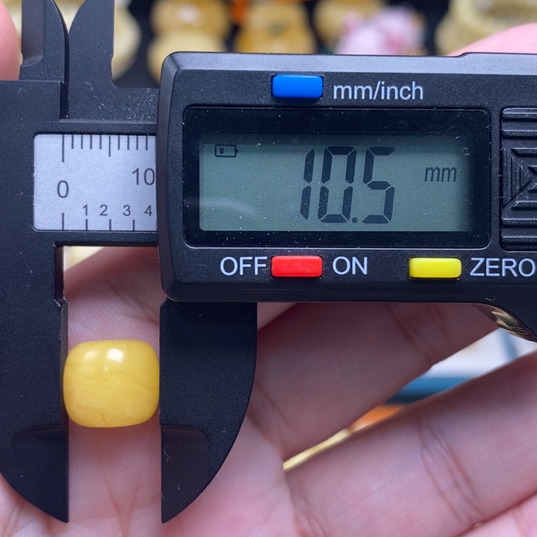 蜜蜡未镶嵌珠宝奇石